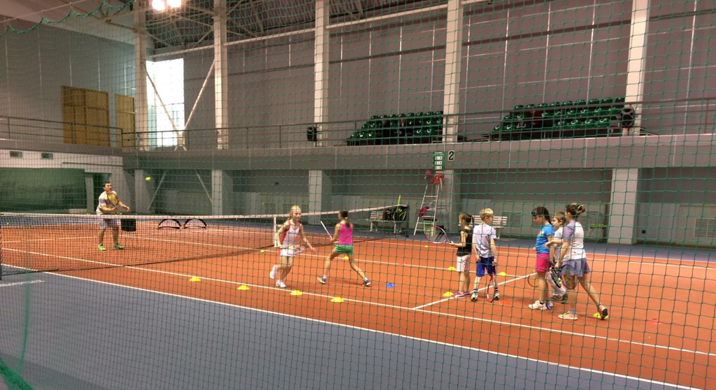 Теннисный бульвар. Теннис, Москва, сиреневый бульвар. Теннис в Измайлово. Плей корт. Школа плей теннис.